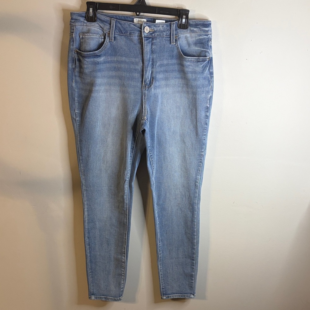 Time and Tru Light Wash Skinny Jeans Women’s Size 12 Stretch #292